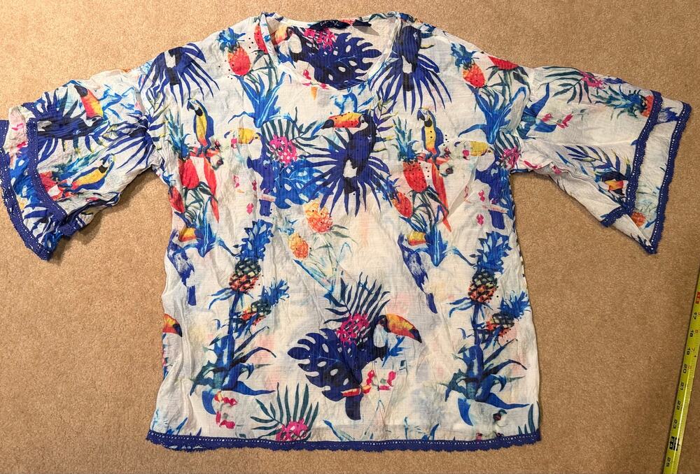Life Style Tropical Bird & Pineapple Print Flare Sleeve Blouse Size M